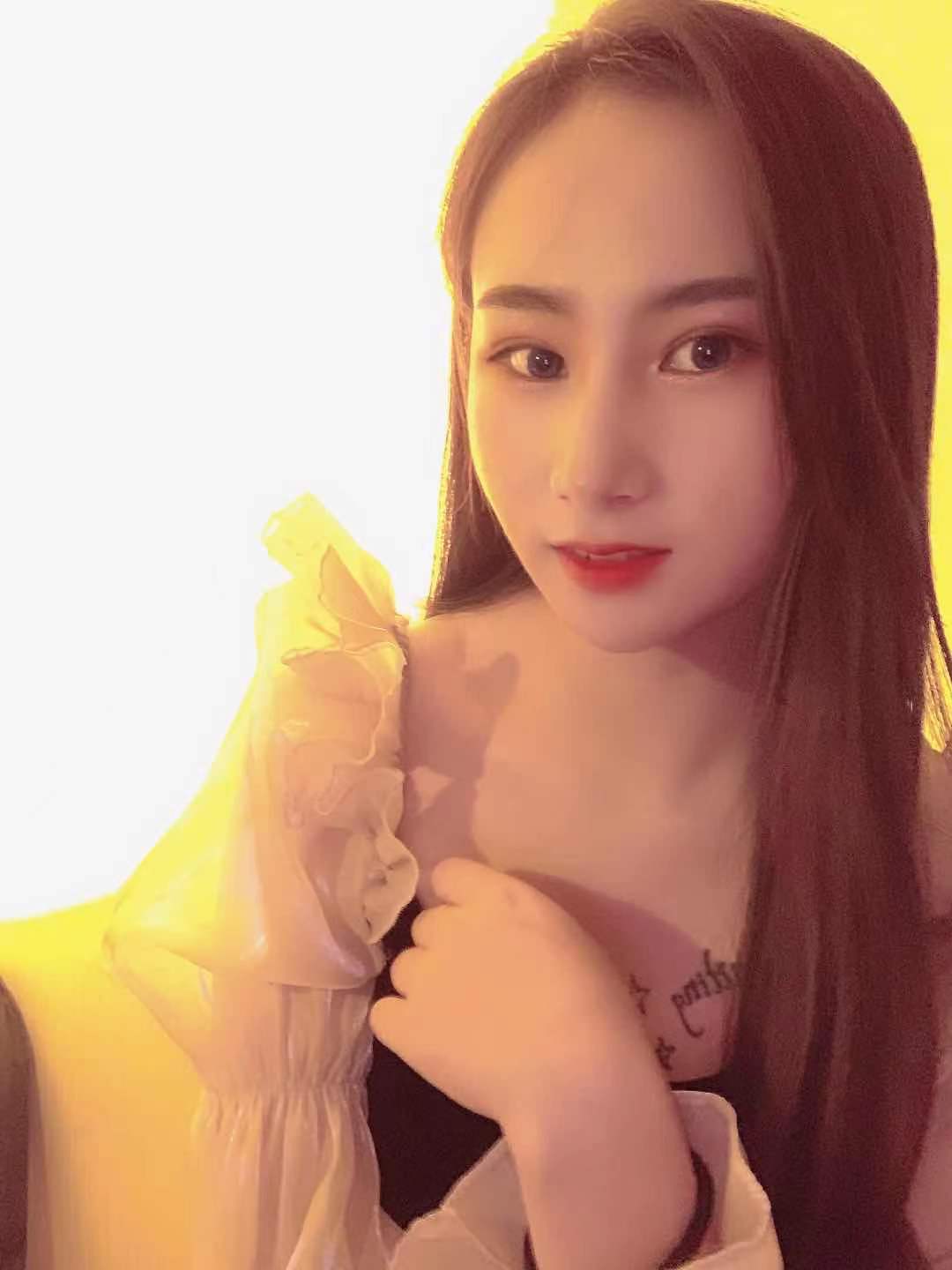 之前ly发布的文文的闺蜜